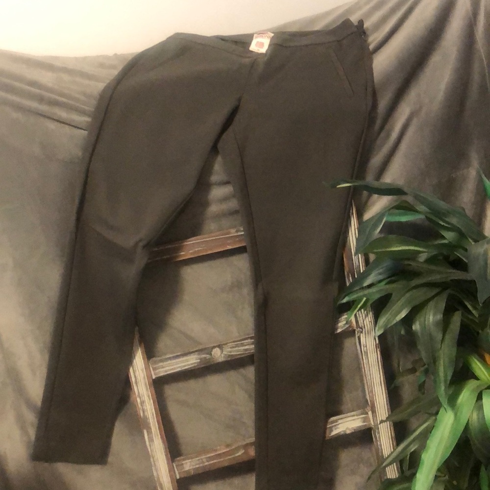 Hunter green side zip fake front pocket leggings